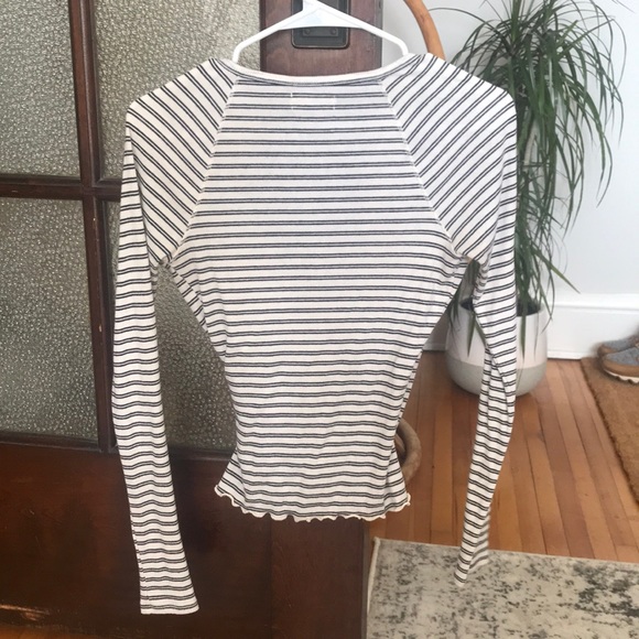 Hollister Wrap Long Sleeve - Picture 2 of 2